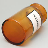 Аптечная банка с крышкой (штанглас) с надписью «Protargolum» (протаргол)