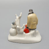 Статуэтка-миниатюра «На прогулке», автор Андрианова Т. В., фарфор, Вербилки, 1950-60 гг.