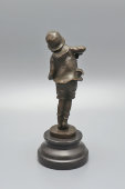 Статуэтка «Мальчик с гармошкой», скульптор Деметер Чипарус, бронза, Европа, 2000-е