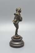 Статуэтка «Мальчик с гармошкой», скульптор Деметер Чипарус, бронза, Европа, 2000-е