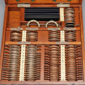 Старинный набор офтальмолога с пробными линзами для проверки зрения, деревянный футляр