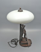 Агитационная настольная лампа «Рабочий-революционер со знаменем», бронза, меднение, Советская Россия, 1920-е