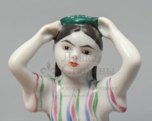 Фигурка «Маленькая узбечка», скульптор Столбова Г. С., фарфор, ЛФЗ, 1950-60 гг.