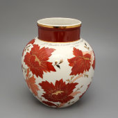 Фарфоровая ваза «Красные цветы», Дулево, 1956 г.