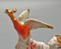 Фигурка «Иванушка и Жар-птица», скульптор Якимова Г. П., художник Лупанова Е. Н., фарфор ЛФЗ, 1950-60 гг.