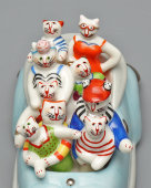 Статуэтка «Коты-путешественники», скульптор Розмари Бенедикт (Rosemarie Benedikt​), фарфор, Villeroy&Boch, Германия, 1990-е — 2000-е