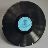 Лолита Торрес исполняет песни: «Любимая Каталония» и «Под небом моей Андалузии». Апрелевский завод. 1950е гг.