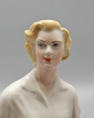 Фигурка «Толочанка» (Девушка со снопами, Колхозница), скульптор З. Улсте, Рижская фарфоровая фабрика, 1953-63 гг.