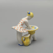 Статуэтка «Девочка с тазиком», фарфор, Вербилки, 1950-60 гг.