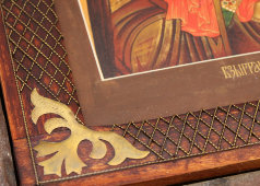 Новописанная икона Божией Матери в киоте «Взыграние младенца», дерево, Россия, 1990-е