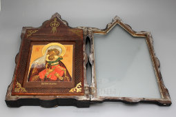 Новописанная икона Божией Матери в киоте «Взыграние младенца», дерево, Россия, 1990-е
