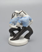 Статуэтка «Яблочко», скульптор Пермяк М. Е., фарфор, Вербилки, 1950-60 гг.