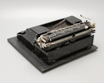 Старинная печатная машинка «Olympia Elite», Германия, 1940-е