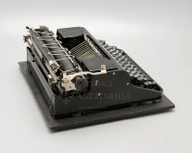 Старинная печатная машинка «Olympia Elite», Германия, 1940-е