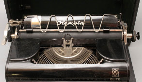 Старинная печатная машинка «Olympia Elite», Германия, 1940-е