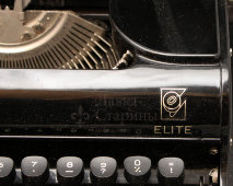 Старинная печатная машинка «Olympia Elite», Германия, 1940-е