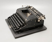 Старинная печатная машинка «Olympia Elite», Германия, 1940-е