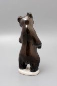 Статуэтка «Бурый медведь», скульптор Ризнич И. И., фарфор ЛФЗ, период 1937-1939 гг.