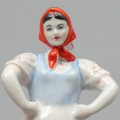 Фигурка «Плясунья», скульптор Велихова С. Б., фарфор, ЛФЗ, 1950-60 гг.