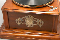 Старинный деревянный граммофон с латунной накладкой, Европа, н. 20 в.