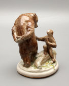 Авторская нетиражная статуэтка по басне Крылова И. А. «Зеркало и обезьяна», фарфор, СССР, сер. 20 в.