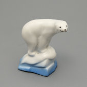Статуэтка «Медведь полярный на льдине», скульптор Ризнич И. И., ЛФЗ, 1947-50 гг.