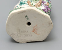 Статуэтка советского периода «Грузинка с корзиной винограда на плече» из серии «Урожай», фарфор ЛФЗ, скульптор Данько Н. Я.