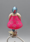 Новогодняя игрушка на прищепке «Плясунья в сарафане» из набора «Ансамбль «Березка», стекло, 1950-е