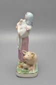 Фигурка «Свинарка» (Поросятница), скульптор Ярош О., фарфор, Городница, 1930-е