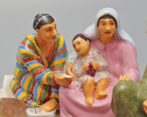 Агитационная чернильница из письменного прибора «Обсуждение проекта Сталинской конституции в колхозе Узбекистана», скульптор Данько Н. Я., ЛФЗ, 1930-е