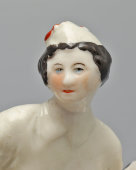 Фигурка «Испанская дружинница с раненым бойцом», скульптор Марчук Р., фарфор, Городница, 1930-е