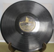 Советская старинная / винтажная пластинка 78 оборотов для граммофона / патефона с песнями В. Сорокина: «У родного рубежа» и «Где же вы теперь, друзья однополчане»