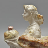 Авторская нетиражная статуэтка «Каравай» из композиции «Праздник урожая», скульптор Полынская Н. П., фарфор, СССР, 1950-60 гг.