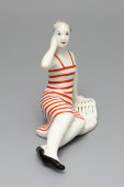 Статуэтка «Девушка с книгой» (На отдыхе), скульптор С. И. Вайнштейн-Машурина (Асерьянц), Сысертский фарфоровый завод, 1960-е