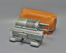 Советский рычажный арифмометр с ручным приводом «Феликс М ВРH-3», 1970-е