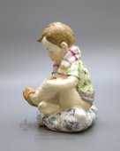 Статуэтка «Мальчик с полотенцем», Первомайский фарфоровый завод (Песочное), 1960-е годы, скульптор Павловская Н. А.,​ фарфор, редкая роспись