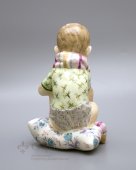 Статуэтка «Мальчик с полотенцем», Первомайский фарфоровый завод (Песочное), 1960-е годы, скульптор Павловская Н. А.,​ фарфор, редкая роспись