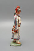 Статуэтка «Мордовка племени Мокша» из серии «Народности России», модель П. П. Каменского, фарфор ИФЗ, 1915 г.