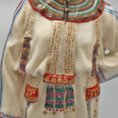 Статуэтка «Мордовка племени Мокша» из серии «Народности России», модель П. П. Каменского, фарфор ИФЗ, 1915 г.