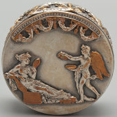 Старинная пудреница с зеркальцем «Афродита и Амур», посеребренный металл, Франция, кон. 19, нач. 20 вв.