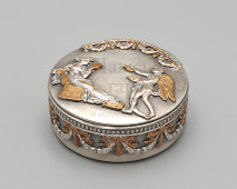 Старинная пудреница с зеркальцем «Афродита и Амур», посеребренный металл, Франция, кон. 19, нач. 20 вв.