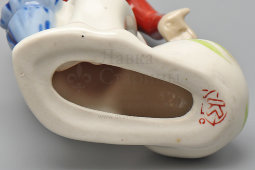 Статуэтка «Свирид Петрович Голохвастов» по мотивам пьесы М. П. Старицкого «За двумя зайцами», скульптор Трегубова В. М., фарфор, Коростень, 1962-91 гг.