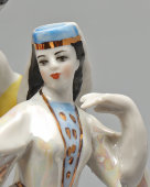 Статуэтка «Лезгинка» (Грузинский танец), скульптор Малышева Н. А., Дулевский завод, 1966 г.