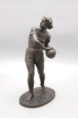 Спортивная чугунная скульптура «Волейболистка», скульптор П. Е. Беленьков, Касли, 1963 г.