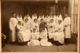 Старинная фотография «Медицинский персонал», Россия, до 1917 г.