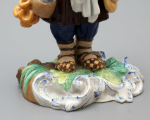 Антикварная фарфоровая статуэтка «Продавец сбитня», Гарднер, 19 век