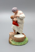 Антикварная фарфоровая фигурка «Крестьянка, кормящая ребенка», Вербилки, бывш. Гарднер, бисквит, 1920-е