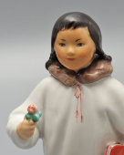 Статуэтка «Якутка с цветком», скульптор С. Б. Велихова, художник Ризнич И. И., ЛФЗ, 1950-60 гг.