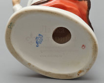 Статуэтка «Якутка с цветком», скульптор С. Б. Велихова, художник Ризнич И. И., ЛФЗ, 1950-60 гг.