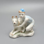 Статуэтка «Юный пограничник с собакой в синей пилотке», скульптор Столбова Г. С., ЛФЗ, 1950-60 гг.
